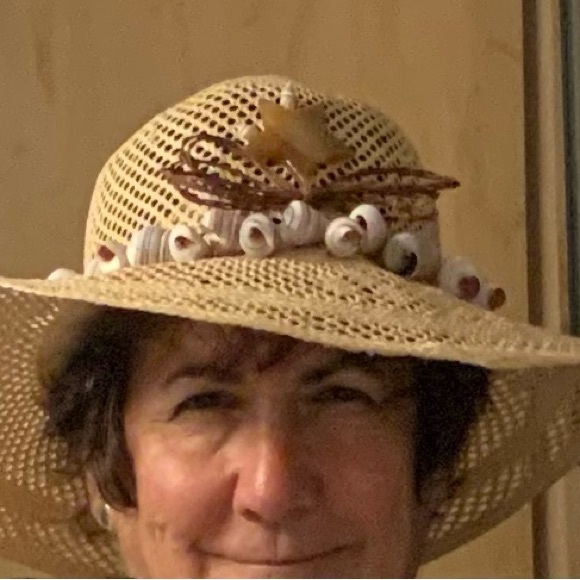 Local Gulf Seashell Hat - Picture 2 of 3